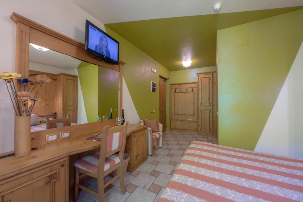 Hotel Lo Fleyé Saint-Pierre Extérieur photo