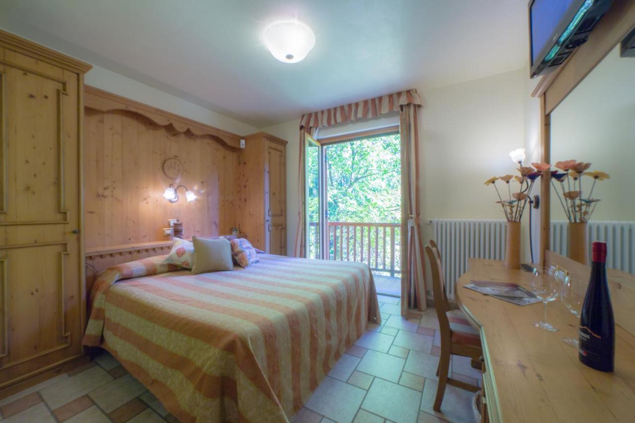 Hotel Lo Fleyé Saint-Pierre Extérieur photo
