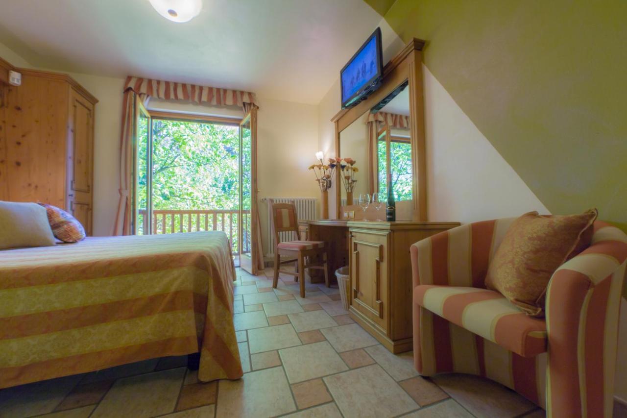 Hotel Lo Fleyé Saint-Pierre Extérieur photo