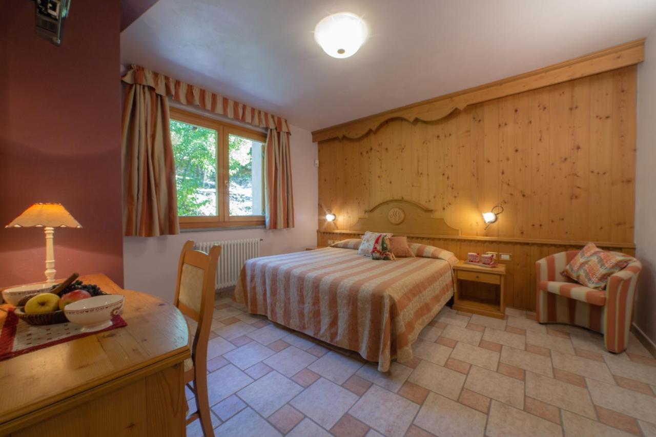 Hotel Lo Fleyé Saint-Pierre Extérieur photo